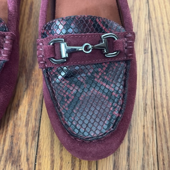 Vionic Dayna Moccasin Loafer Horsebit Snake Suede Burgundy size 8 - Picture 2 of 10